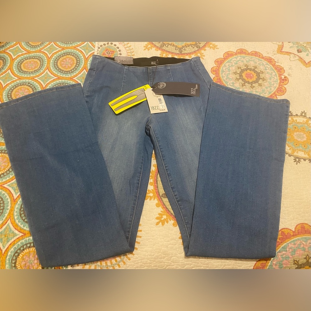 NWT 1882 Denim Emilia Pull On Boot-Cut High Rise Stretch Size 4